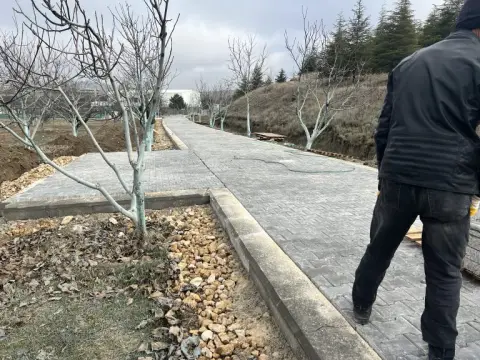 BOTAS SPOR KILITLI PARKE YOL YAPIM ISI
